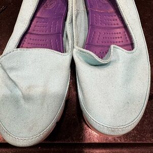 CROCS Blue and Purple Ankle Booties with Textured Fabric